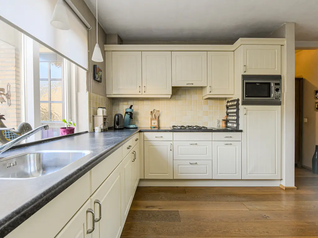 Orion 28, OOSTERHOUT