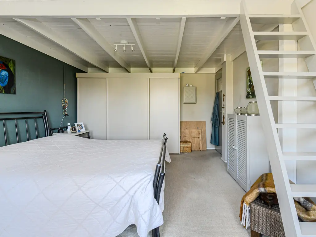 Orion 28, OOSTERHOUT