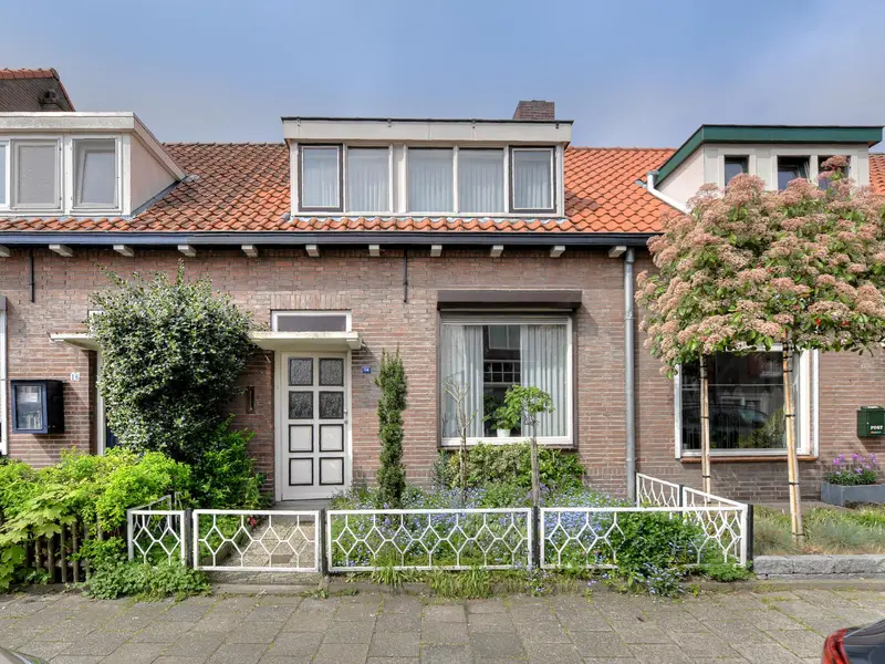 Pastoor Bressersstraat 14, OOSTERHOUT