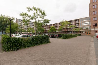 Bernard Zweersplein 64, Schiedam