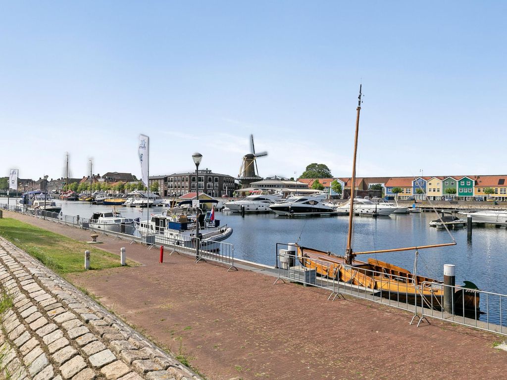 Opzoomerlaan 33, HELLEVOETSLUIS