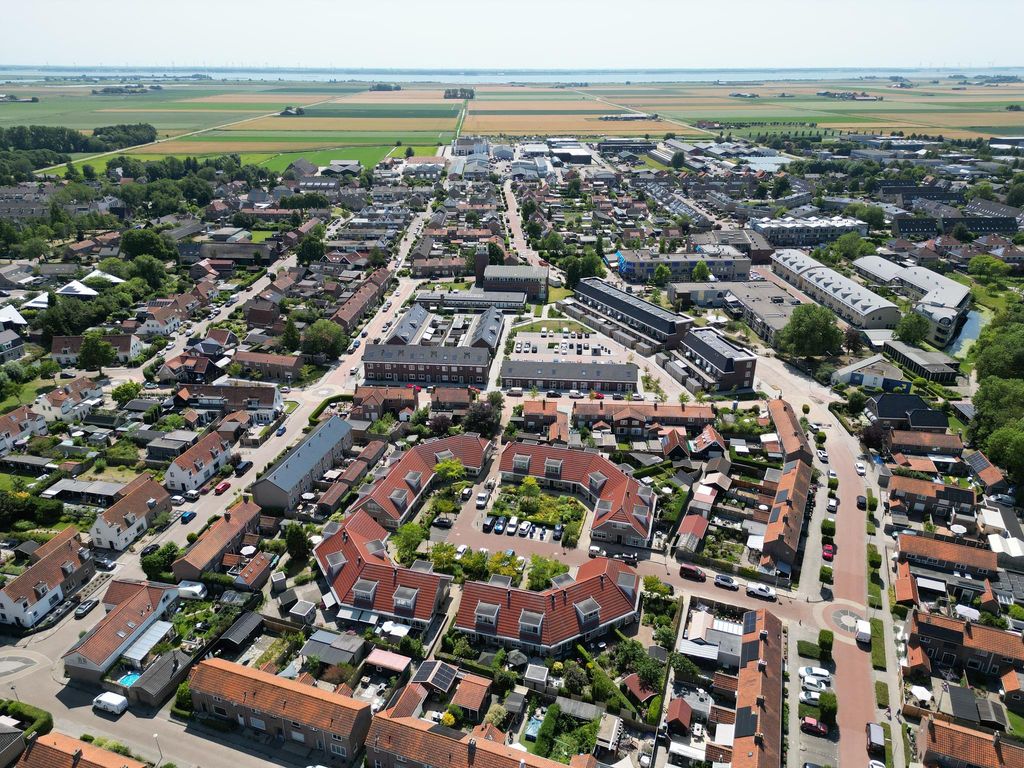 Oranjeplein 11, ZUIDLAND