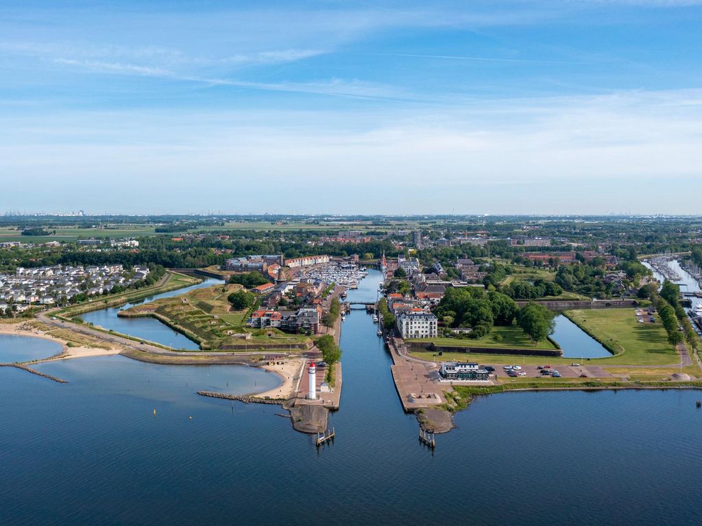 Willem- en Maryplein 118, HELLEVOETSLUIS