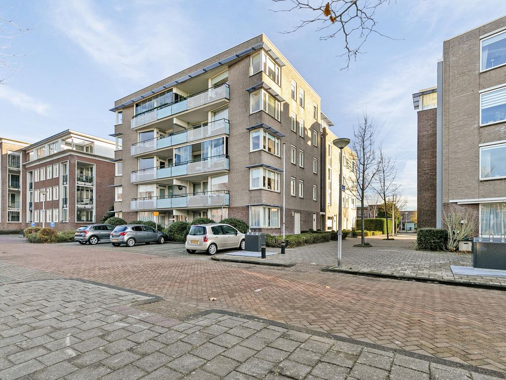 Slotlaan 15, OOSTVOORNE