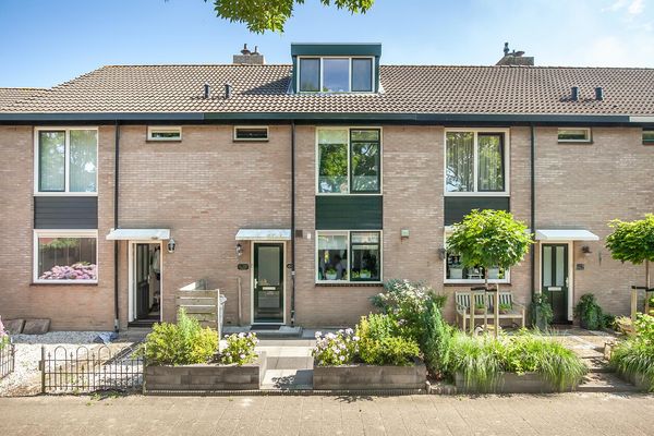 Assumburgstraat 6, HELLEVOETSLUIS