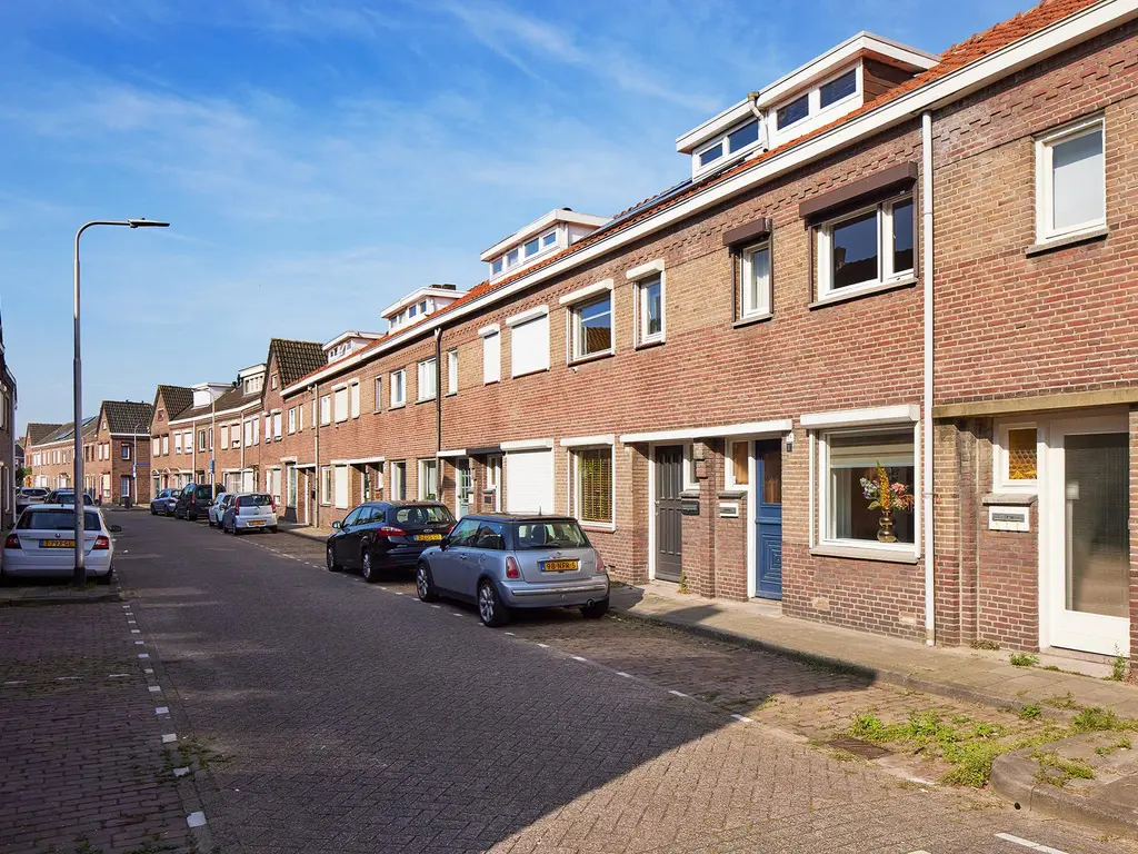 Van Alkemadestraat 1a, TILBURG