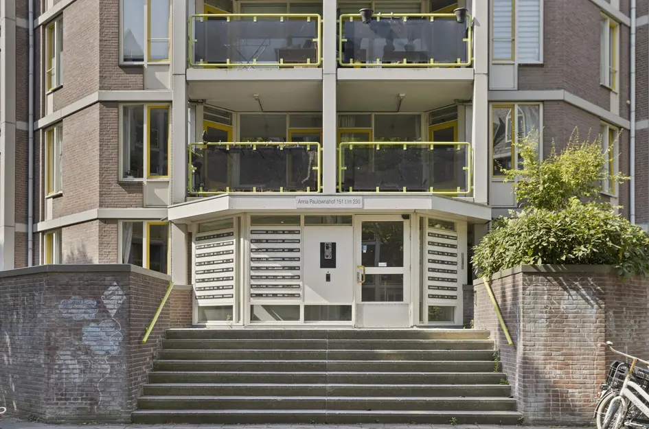Anna Paulownahof 215
