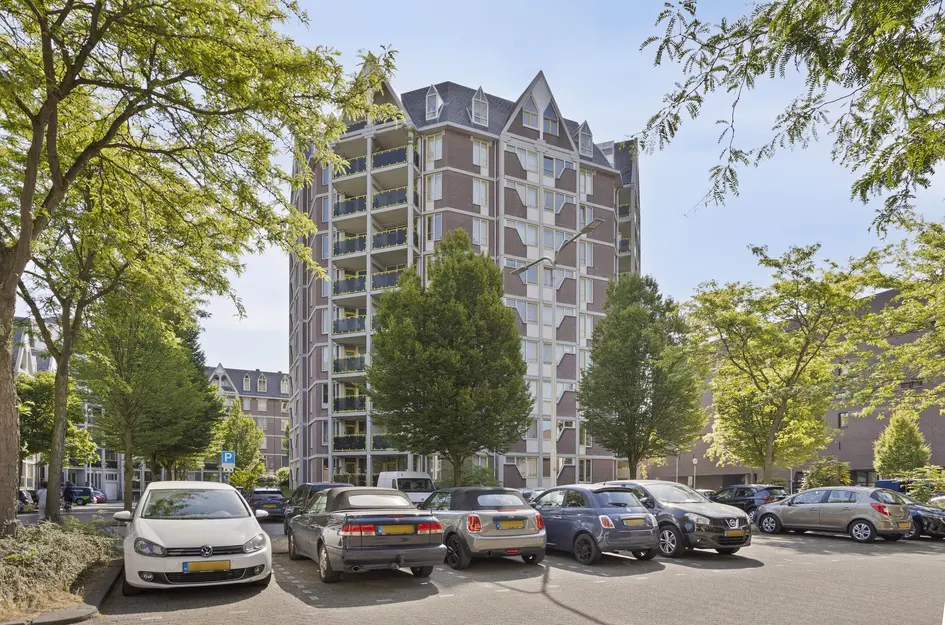 Anna Paulownahof 215