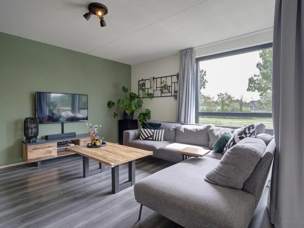 Waterviolier 30, BREDA