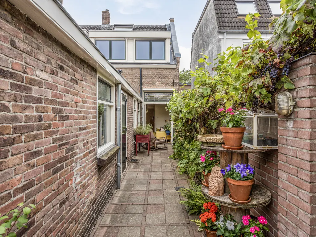 Cornelis de Vriendtstraat 10, TILBURG