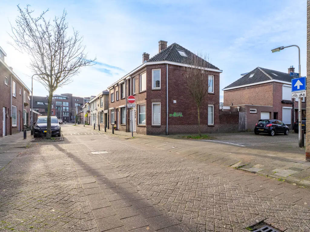 Deken Sandersstraat 33, TILBURG