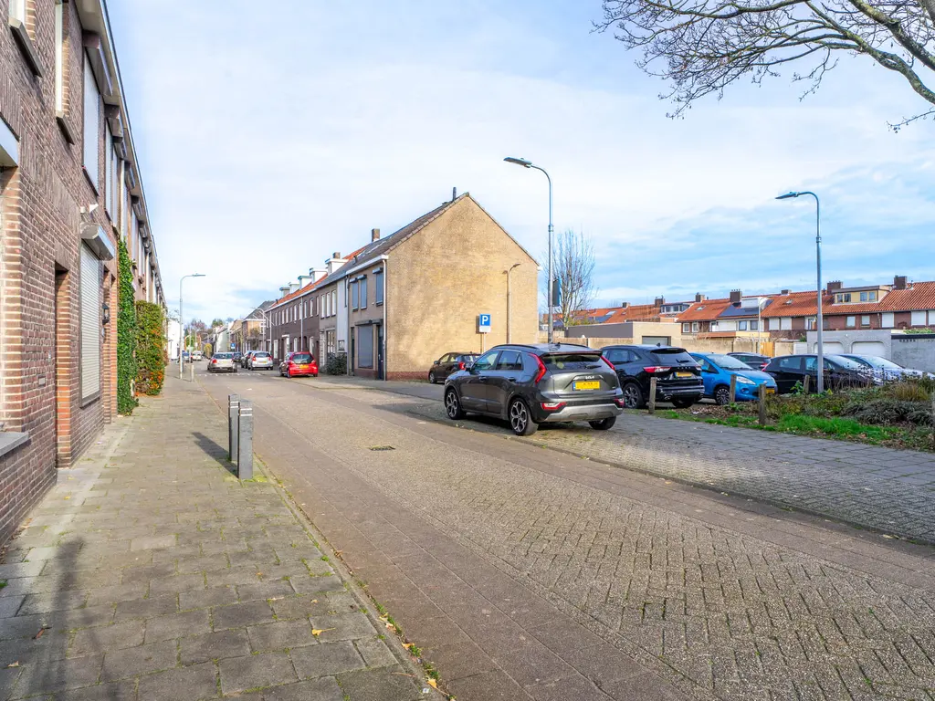 Deken Sandersstraat 33, TILBURG