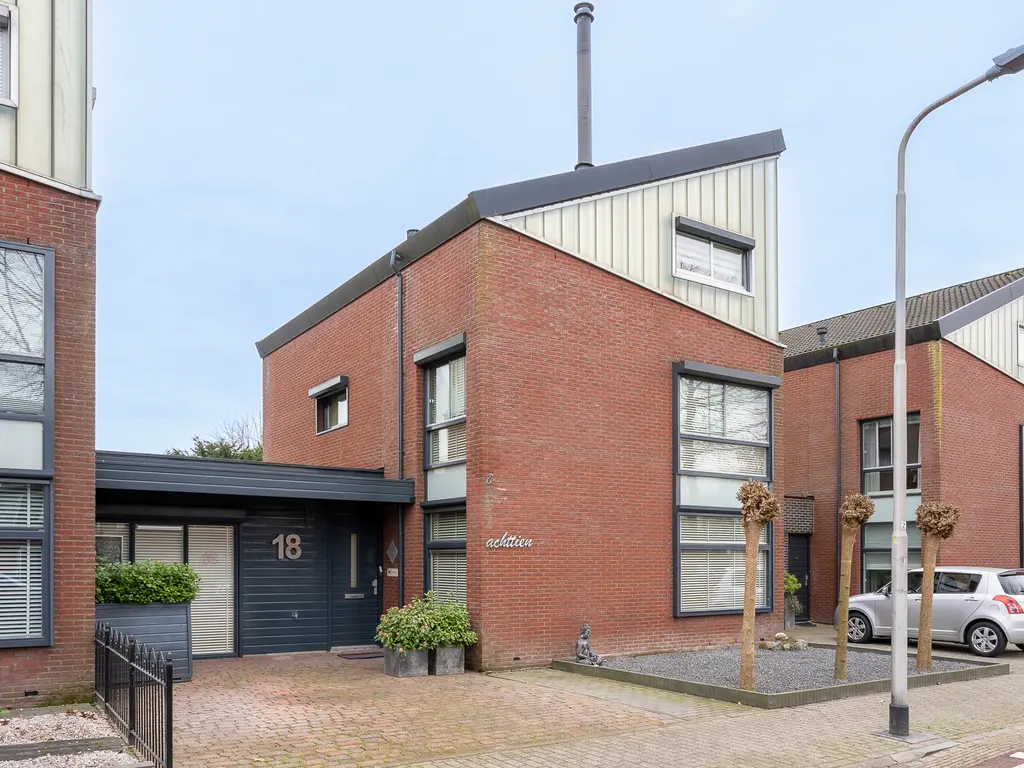 Spaarnwoudelaan 18, TILBURG