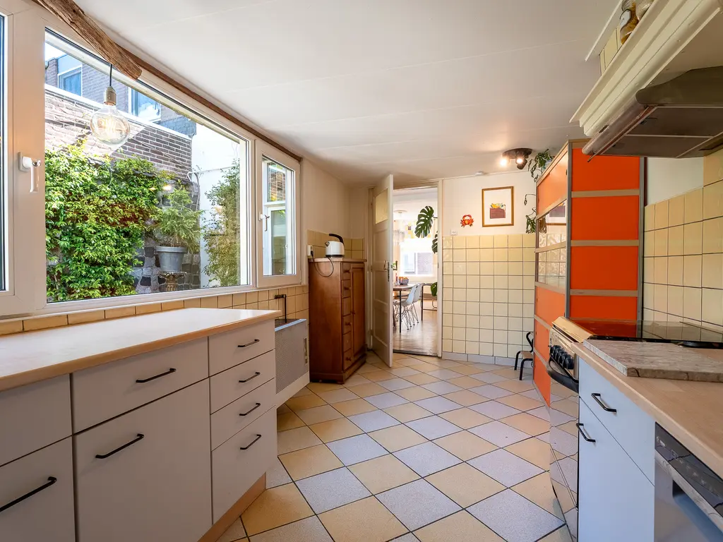 Pastoor van Beurdenstraat 87b, TILBURG
