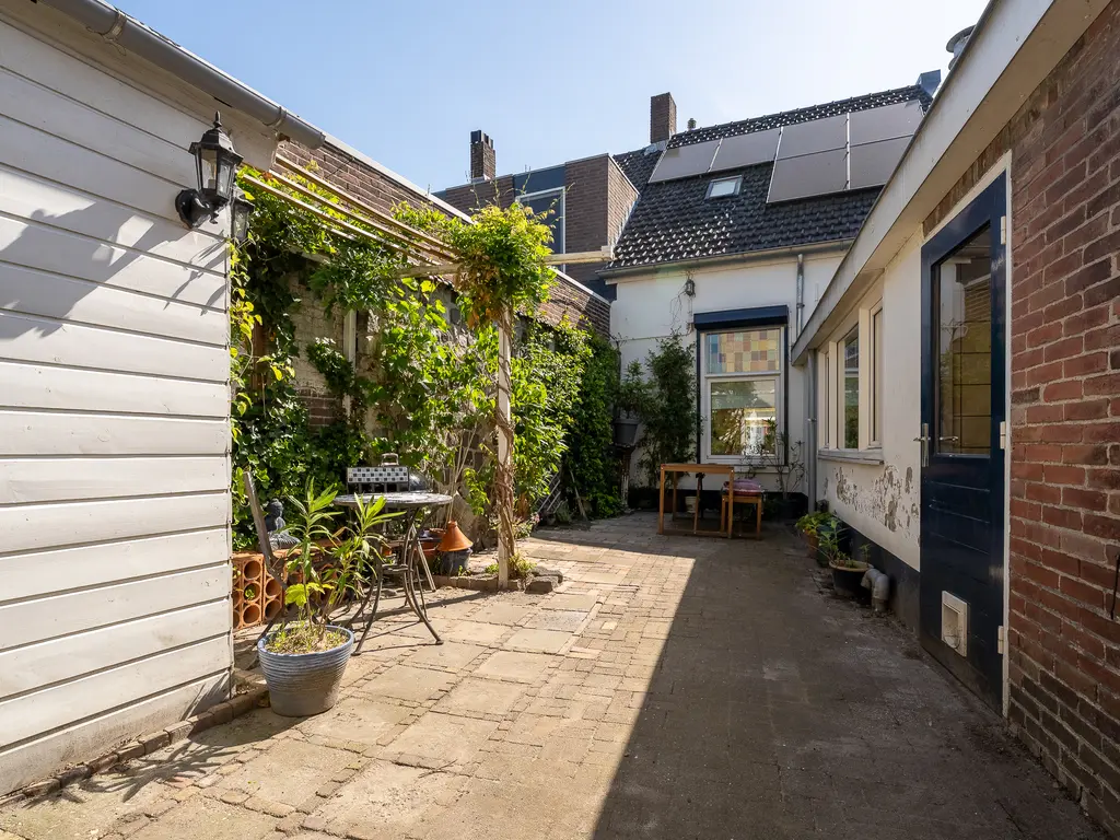 Pastoor van Beurdenstraat 87b, TILBURG