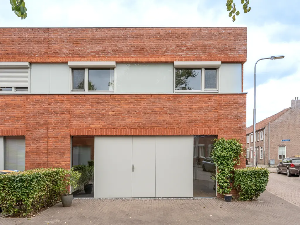 Robert Fruinstraat 6, TILBURG