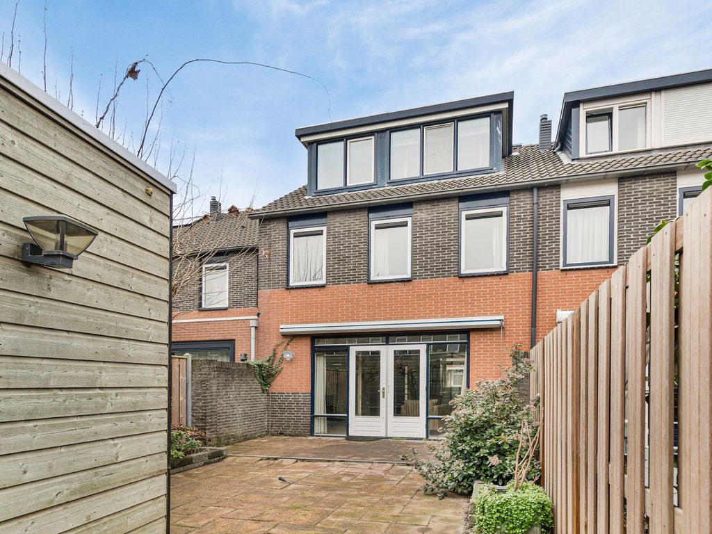 Donizettistraat 24, Capelle aan den IJssel