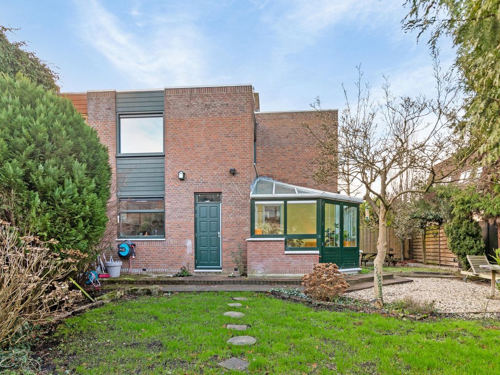 Ahrdal 15, Capelle aan den IJssel