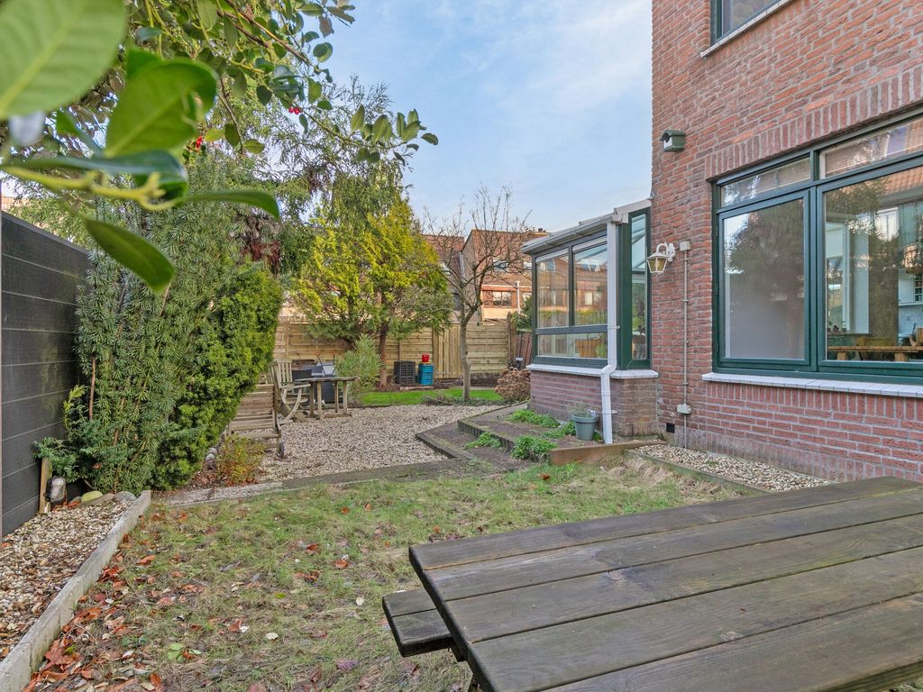 Ahrdal 15, Capelle aan den IJssel
