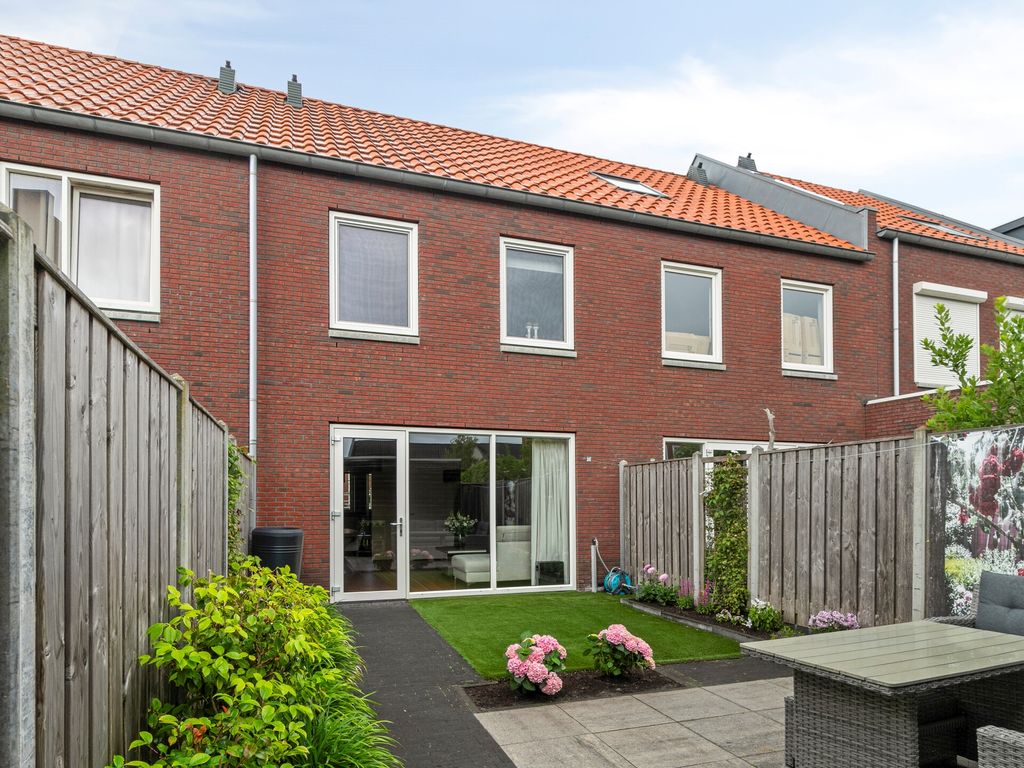 Koetsierstuin 6, Zevenhuizen