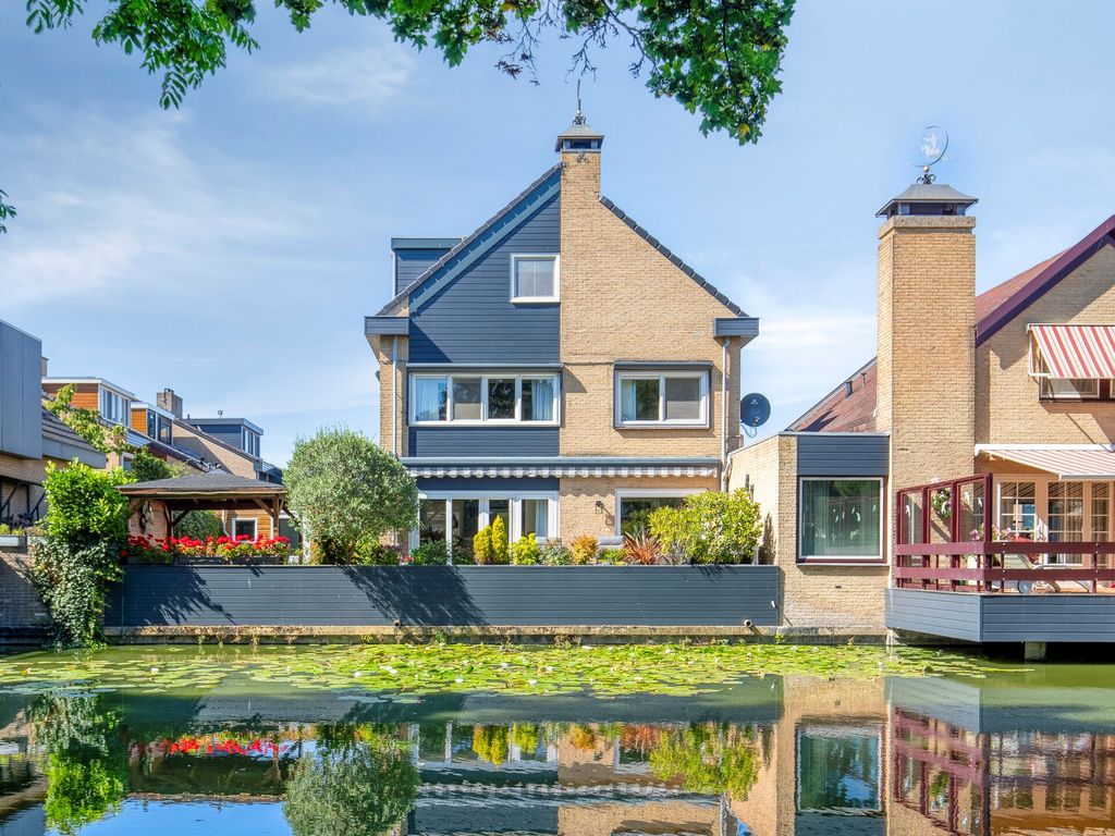 Neckardal 24, Capelle aan den IJssel