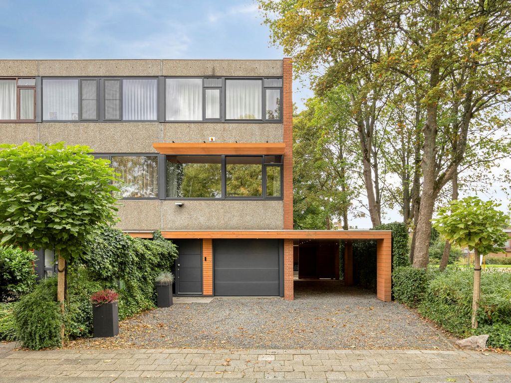 Akkerdistel 1, Rotterdam