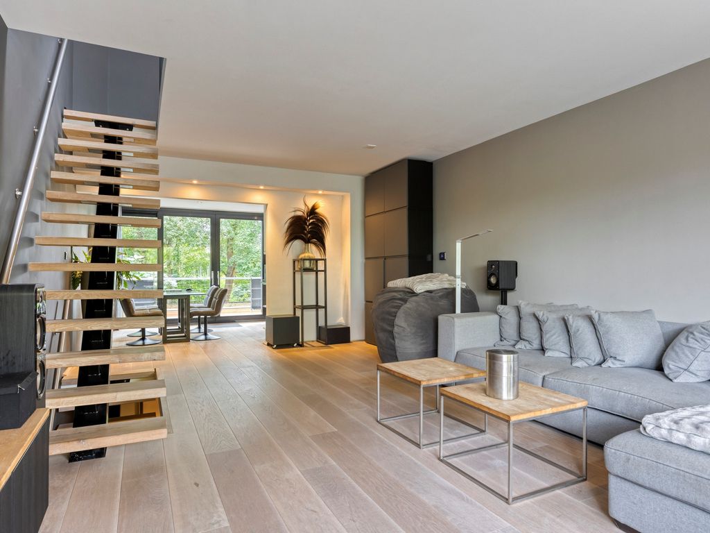 Akkerdistel 1, Rotterdam