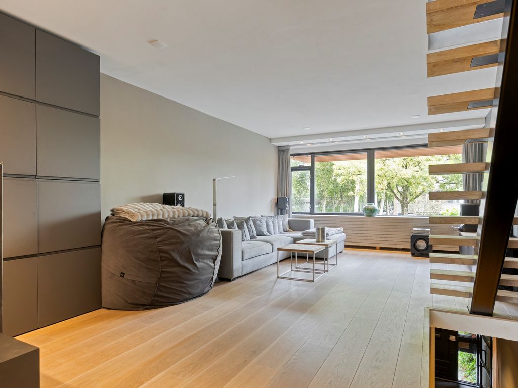 Akkerdistel 1, Rotterdam