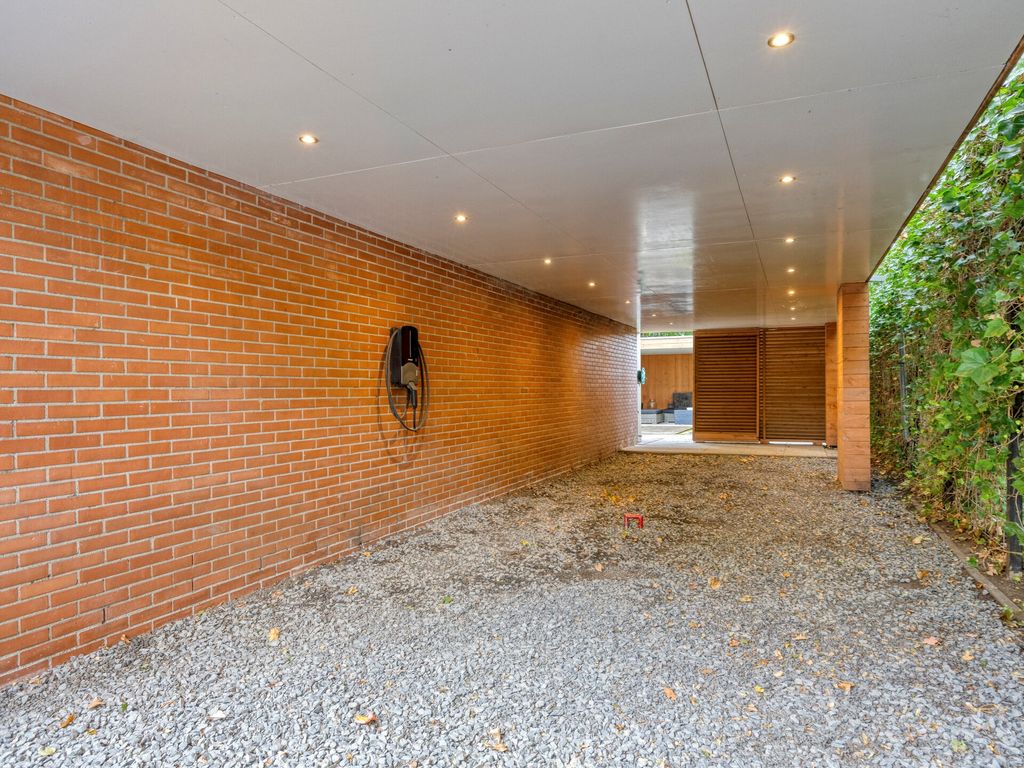 Akkerdistel 1, Rotterdam