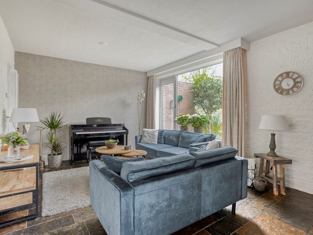 Merelhoven 353, Capelle aan den IJssel