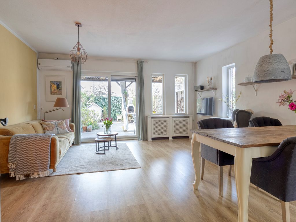 Libellendans 25, Capelle aan den IJssel