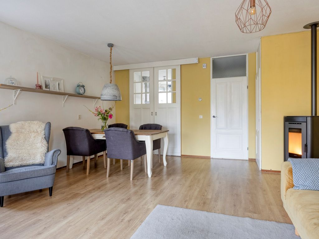 Libellendans 25, Capelle aan den IJssel