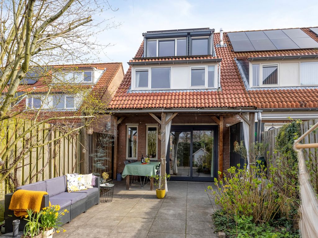 Libellendans 25, Capelle aan den IJssel