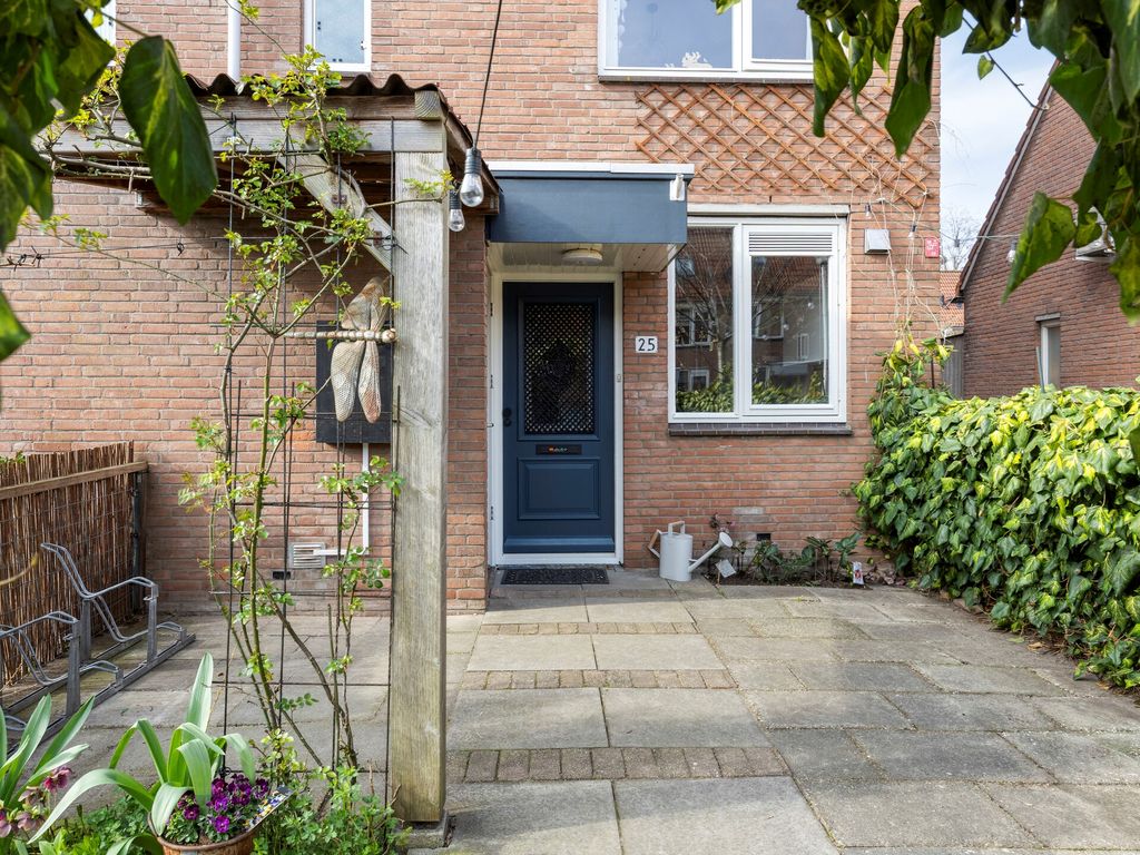 Libellendans 25, Capelle aan den IJssel