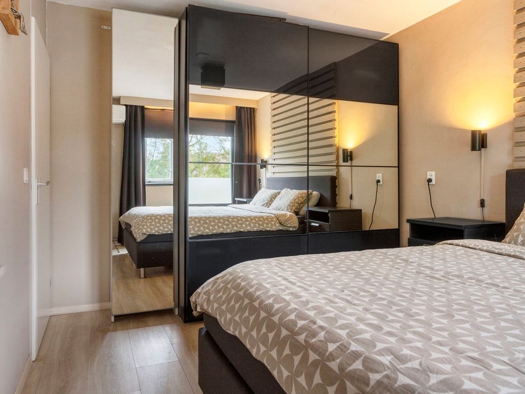 Cadizerf 6, Rotterdam
