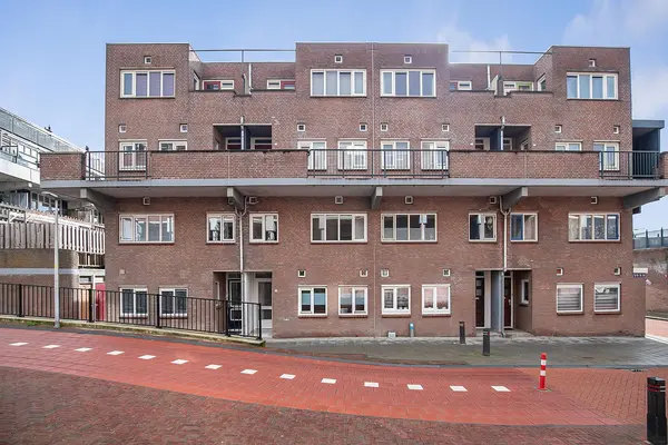 H. de Lintweg 44, SPIJKENISSE