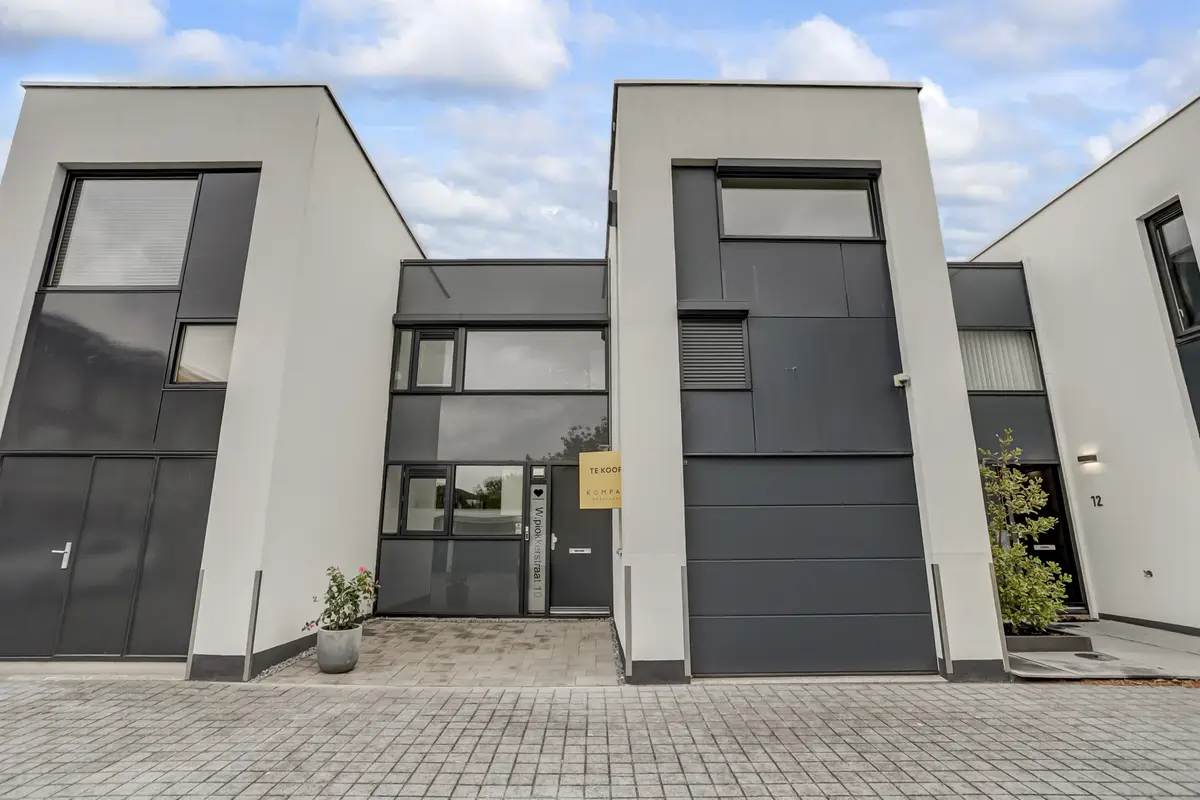 W. Plokkerstraat 10