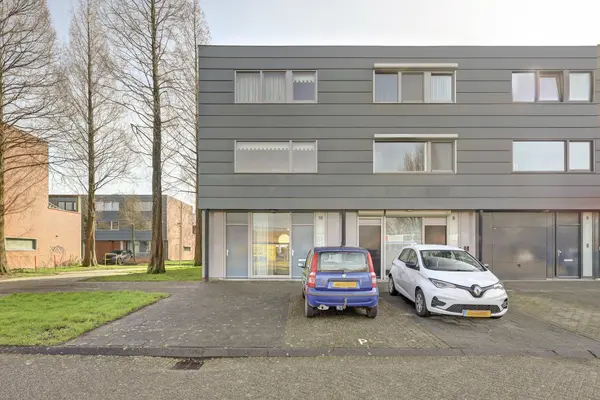 E. van Dintelstraat 10, SPIJKENISSE