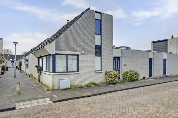 Neckarstraat 10, SPIJKENISSE