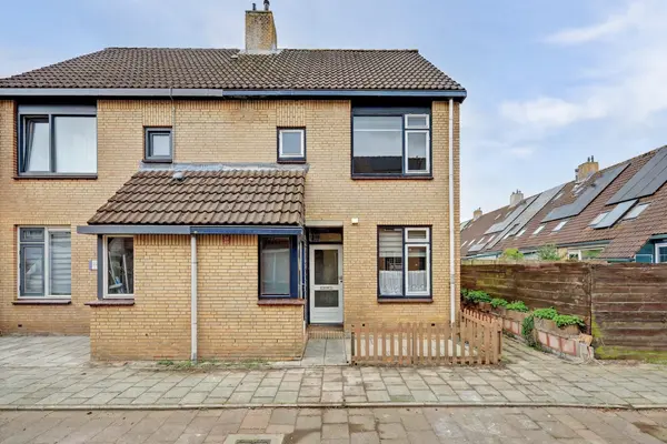 Dilledonk-Zuid 60, SPIJKENISSE