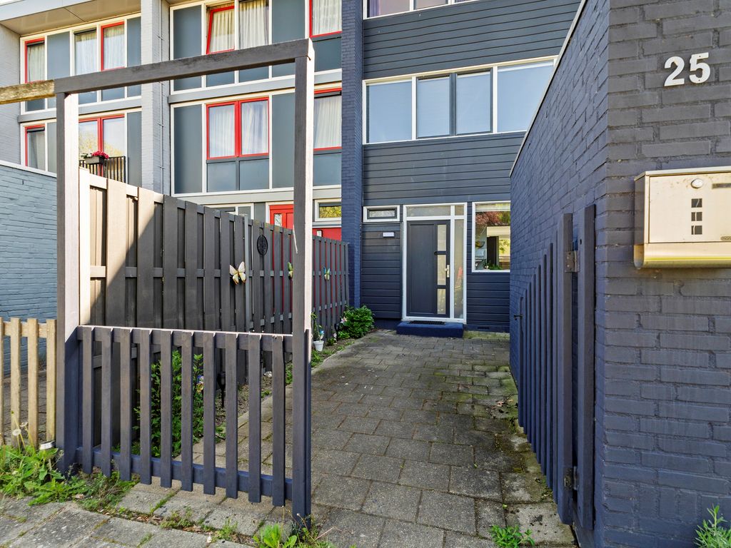 Steile Bank 25, Lelystad