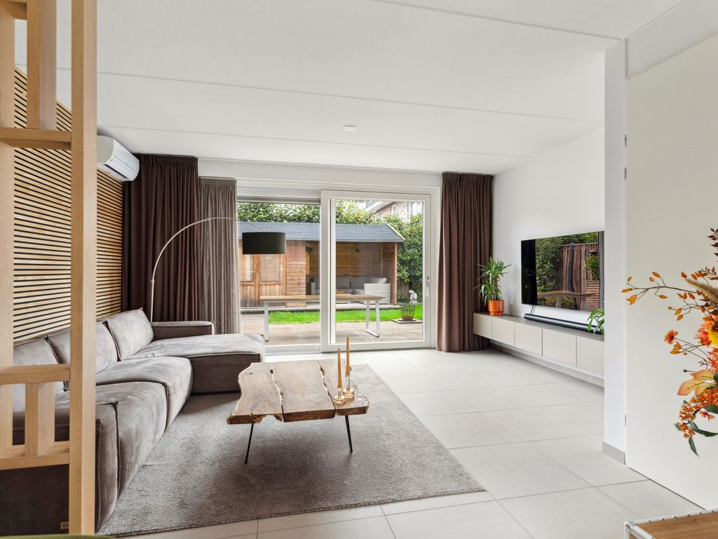 Doerianstraat 6, Almere