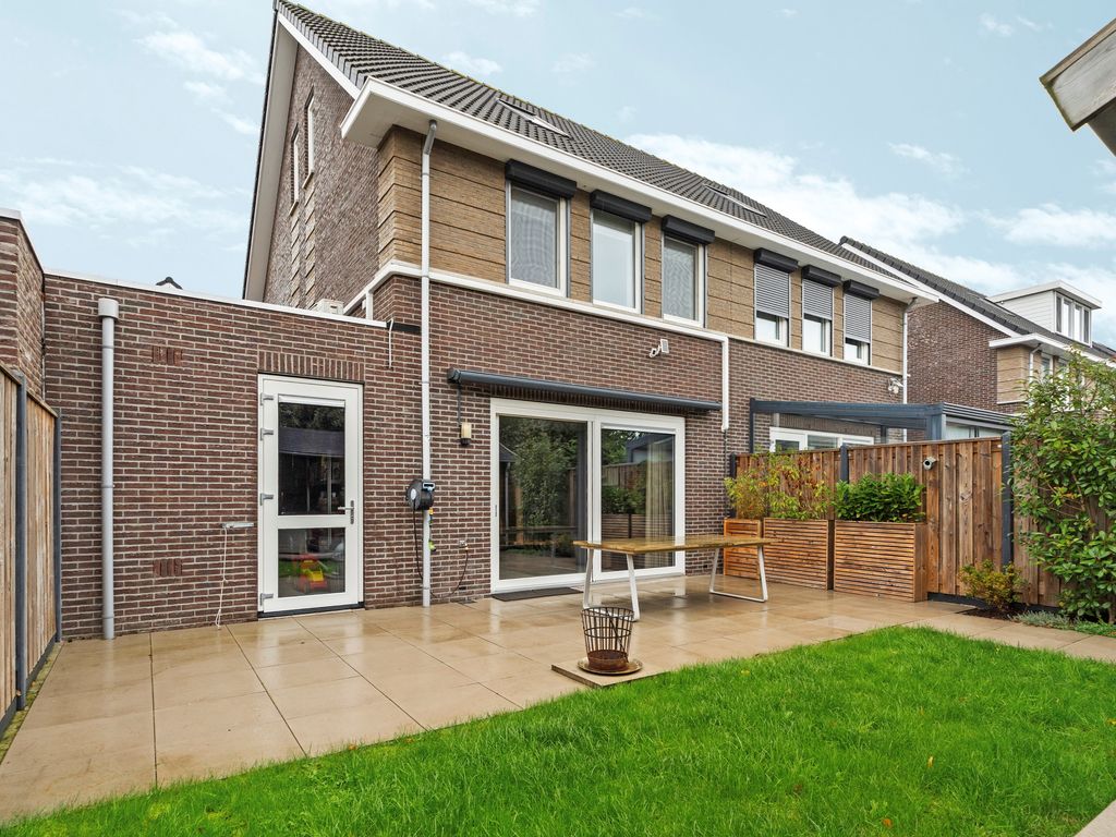 Doerianstraat 6, Almere