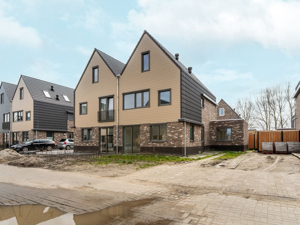 Moerasorchidee 13, Lelystad