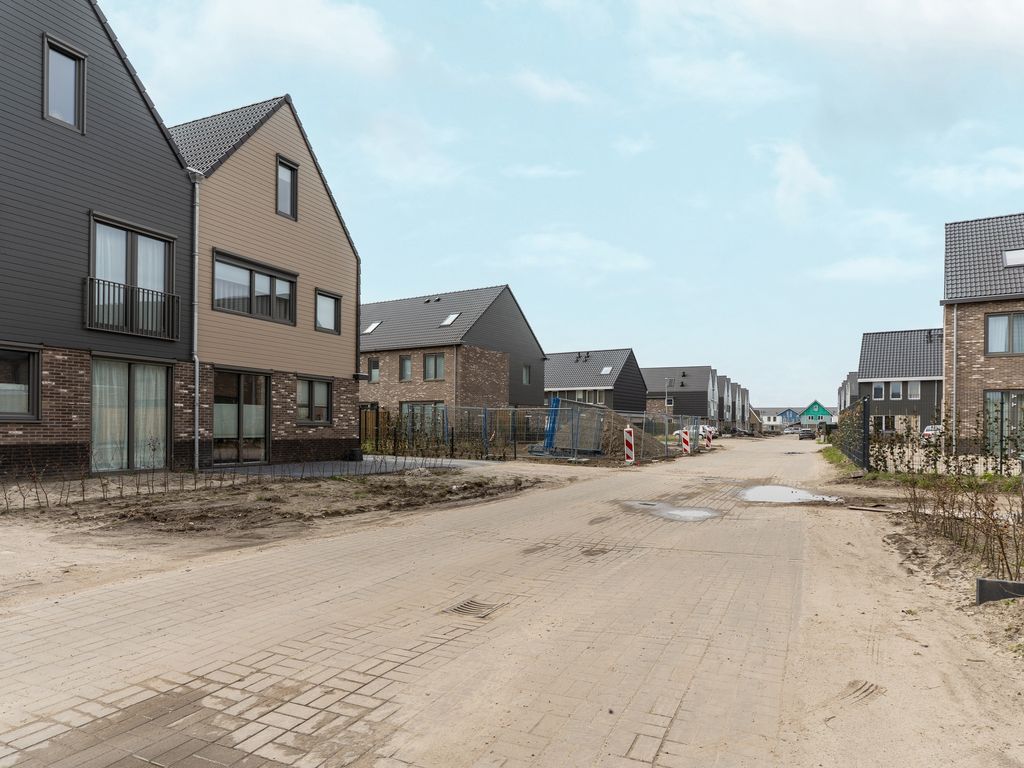 Moerasorchidee 13, Lelystad