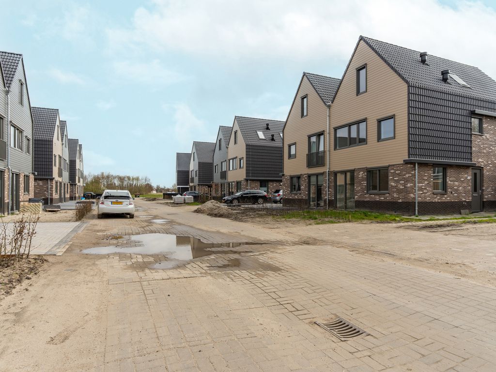 Moerasorchidee 13, Lelystad