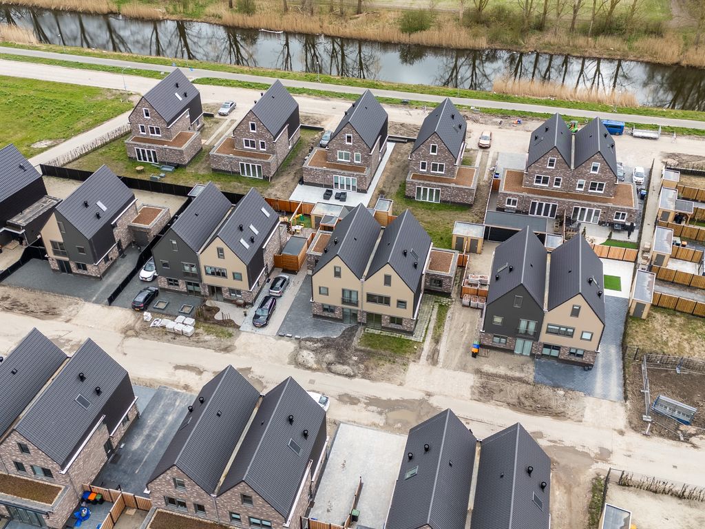 Moerasorchidee 13, Lelystad