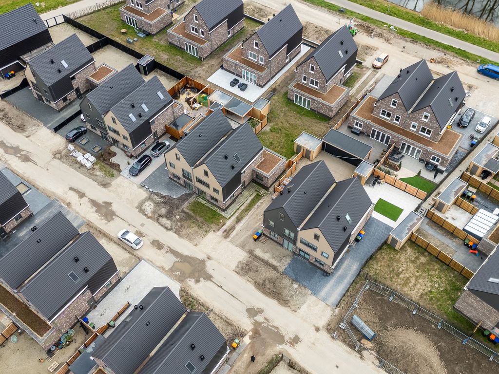 Moerasorchidee 13, Lelystad