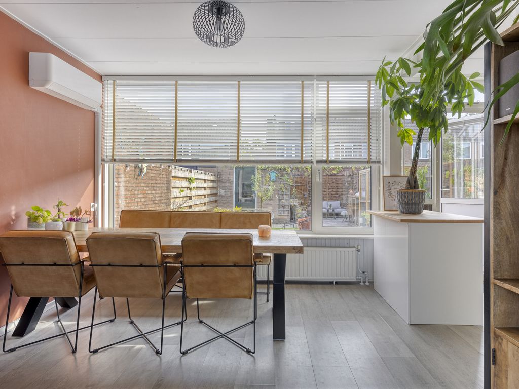 Veeckensstraat 6, Hellevoetsluis