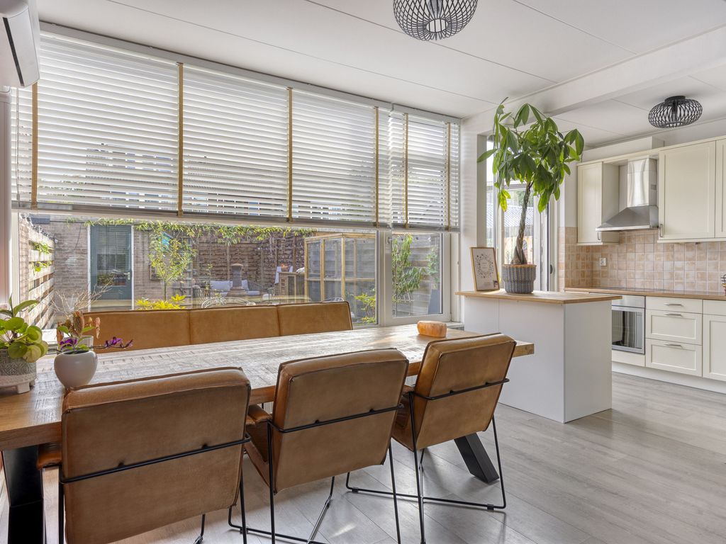 Veeckensstraat 6, Hellevoetsluis